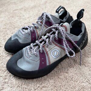 Scarpa Rock Climbing Shoes Women 7.5 Mens 6.5 Unisex EU 39 Purple Indoor Outdoor